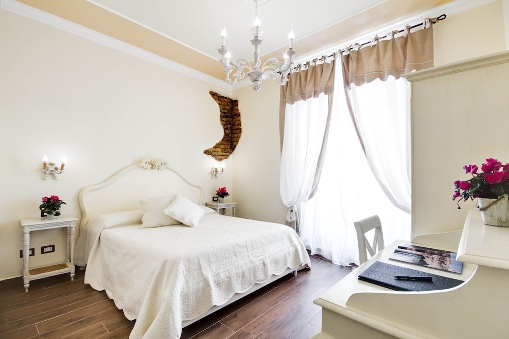 Lunaria Suites Rome Room Type - Luxury Suite, 1 Double Bed, City View
