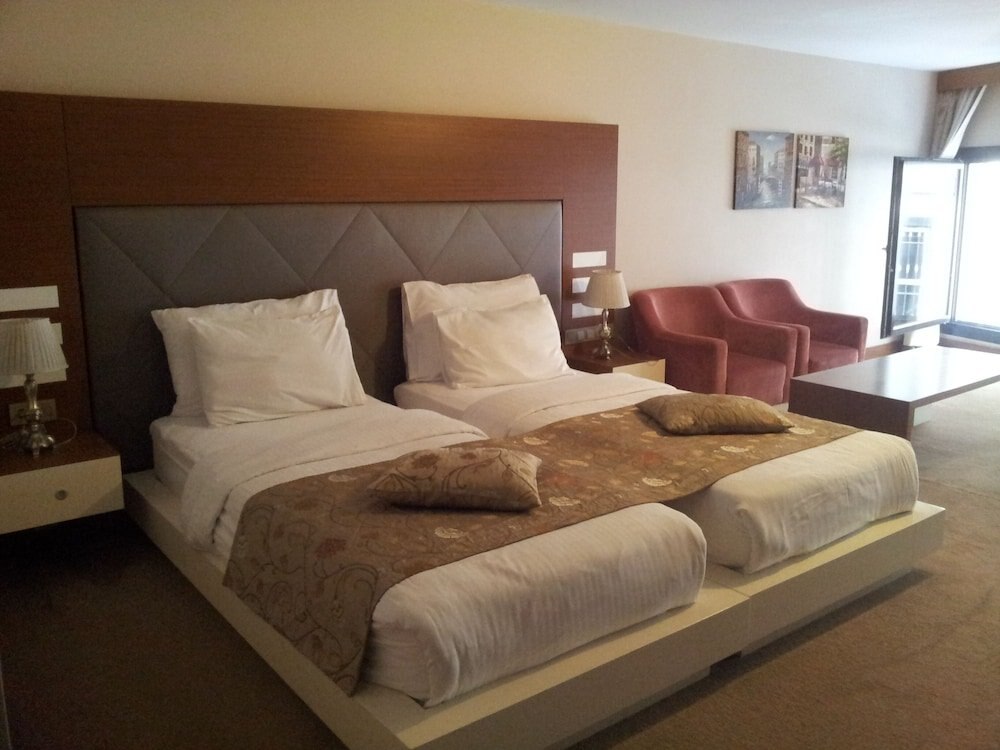 Gravis Suites - Tap to explore photos