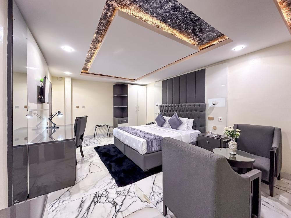 Parkview Astoria Hotel Room Type - Executive Double Room, Private Bathroom, Pool View