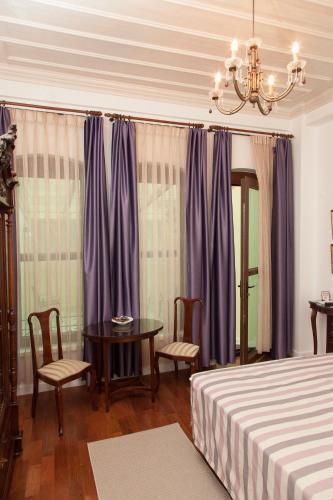 Villa Pera Suite Hotel - Tap to explore photos