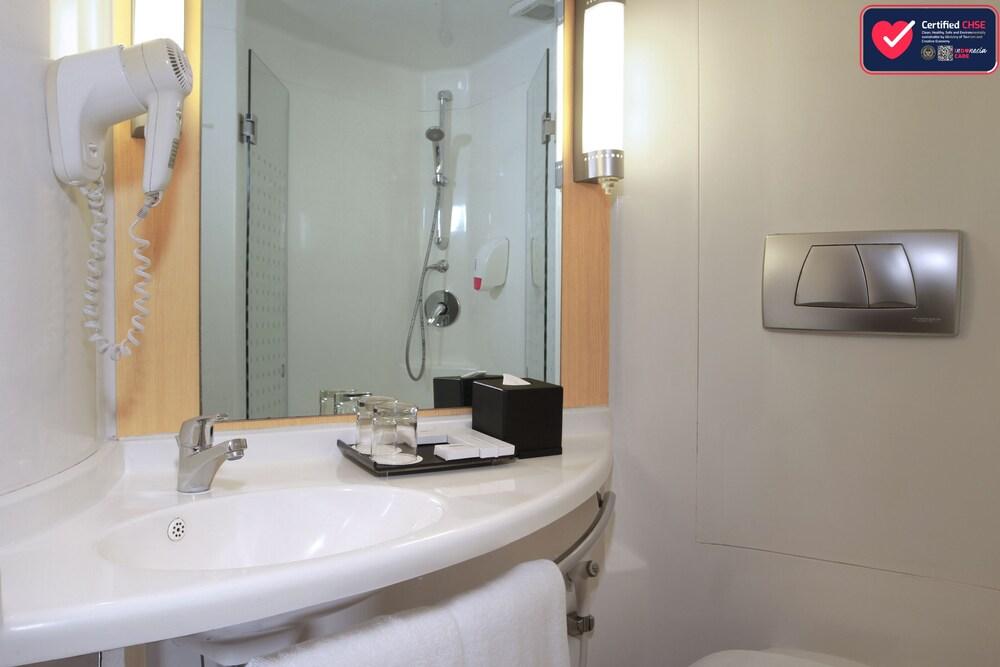 Swiss-Belinn Cawang Room Type - Superior Twin Room