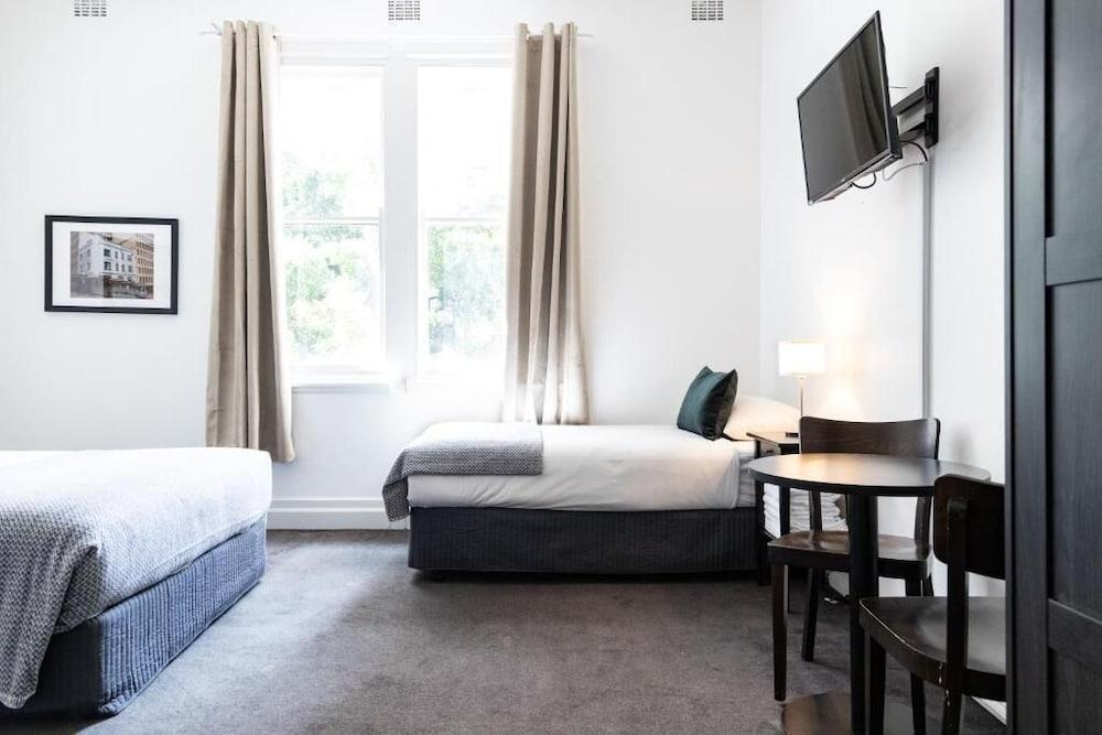 Wynyard Hotel Room Type - Family Room, Shared Bathroom Wynyard Hotel Room Type - Family Room, Shared Bathroom
