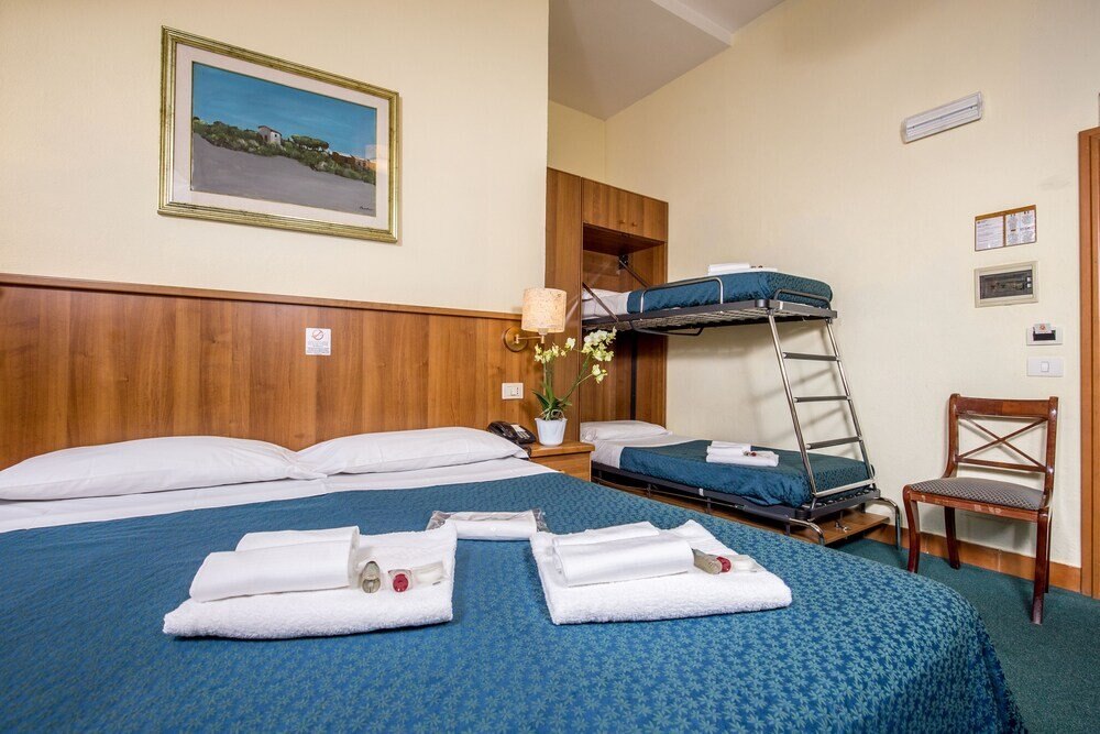 Hotel Trastevere Room Type - Superior Quadruple Room
