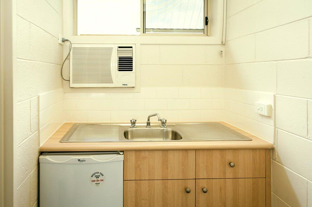 Box Hill Motel - Tap to explore photos