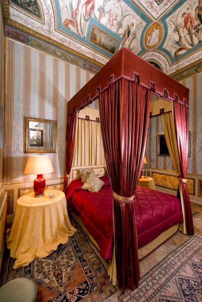Residenza Ruspoli Bonaparte Room Type - Luxury Suite, Bathtub, City View Residenza Ruspoli Bonaparte Room Type - Luxury Suite, Bathtub, City View