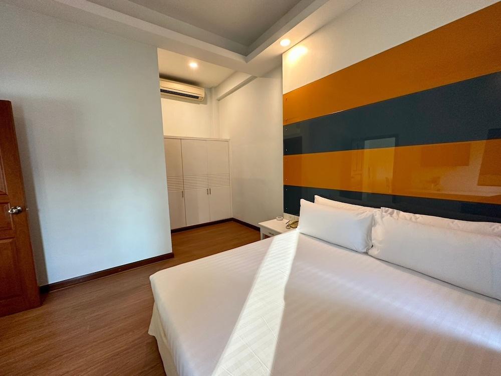 Calypzo Bangkok Room Type - Junior Suite