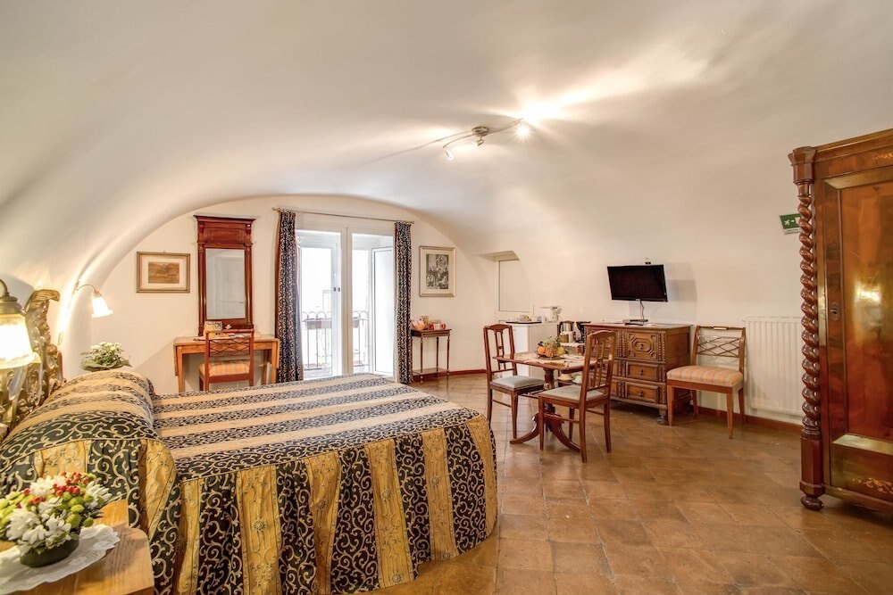 Navona Gallery Suites Room Type - Deluxe Double Room, City View