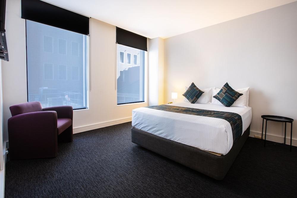 CitiClub Hotel Melbourne Room Type - Superior Queen Suite