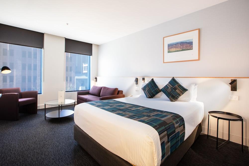 CitiClub Hotel Melbourne Room Type - Deluxe Queen Room