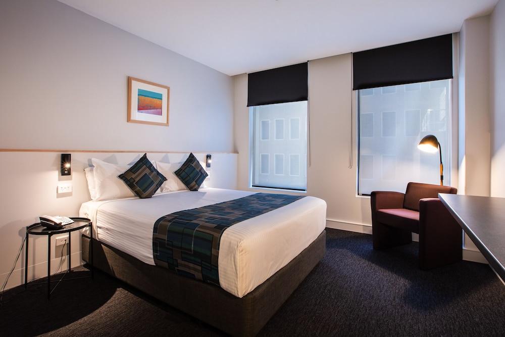 CitiClub Hotel Melbourne Room Type - Superior Queen Room