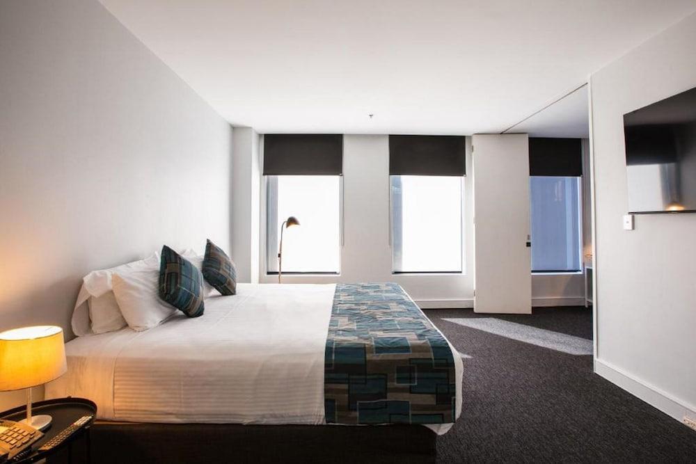 CitiClub Hotel Melbourne Room Type - Executive King Suite