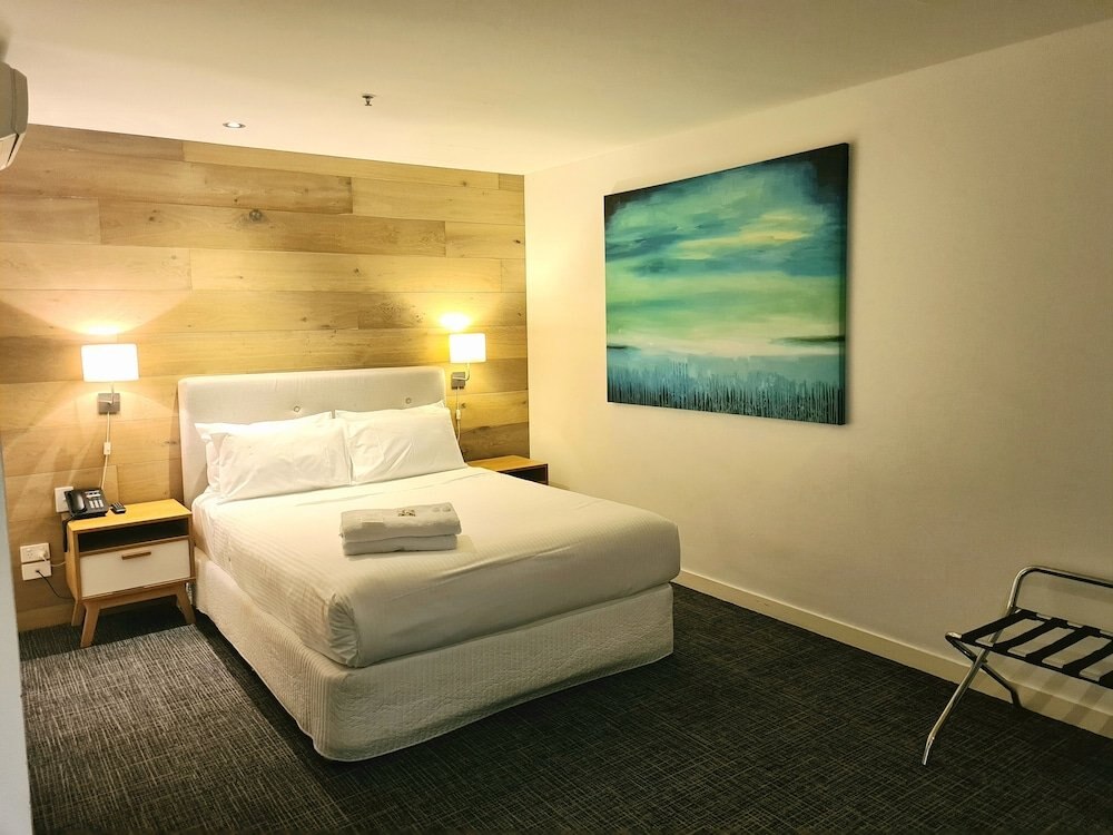 Crown Hotel Surry Hills Room Type - Accessible Queen (No Window)