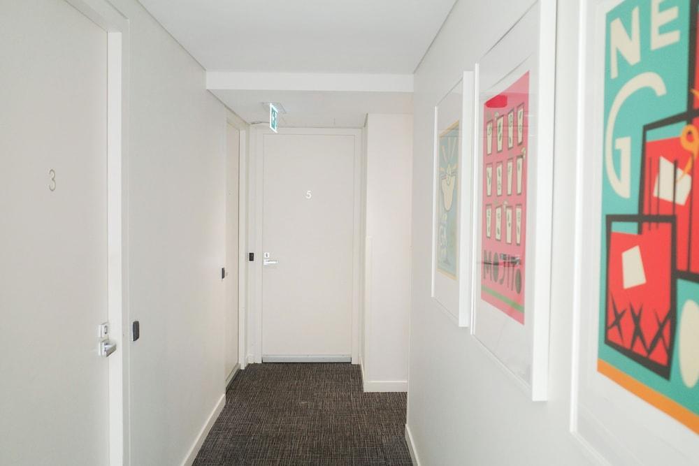Crown Hotel Surry Hills Room Type - Superior Queen and Single