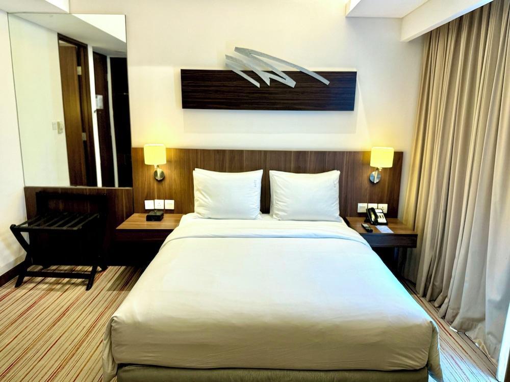 Holiday Inn Express Jakarta Pluit Citygate - Tap to explore photos