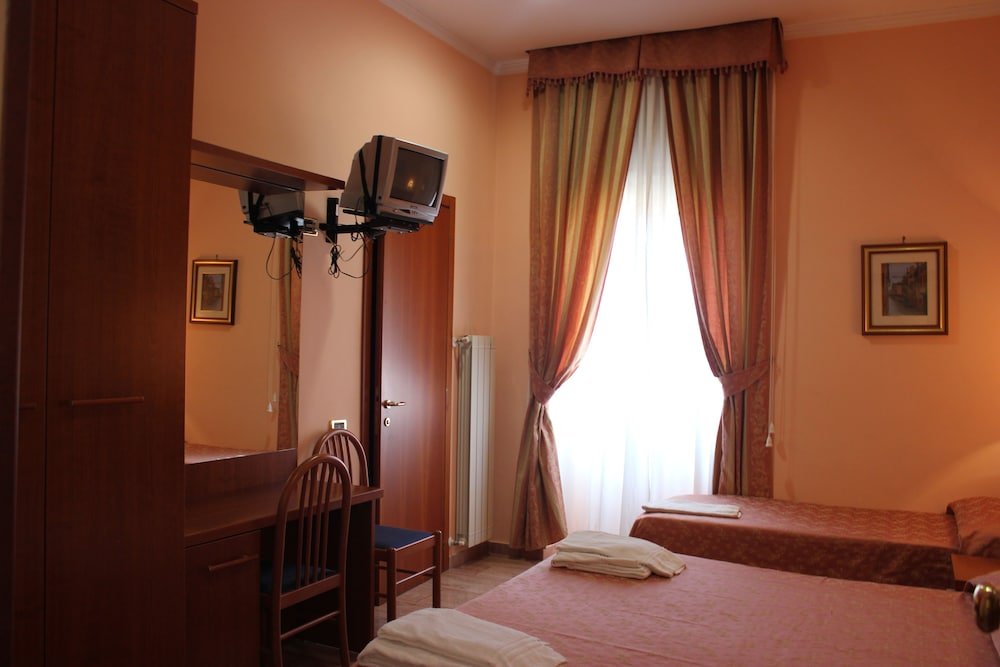 Aristotele Hotel Room Type - Triple Room, Private Bathroom