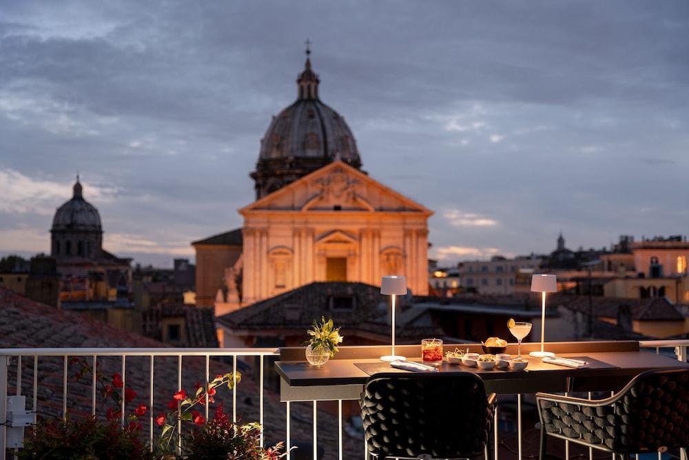 Palazzo Navona - Tap to explore photos
