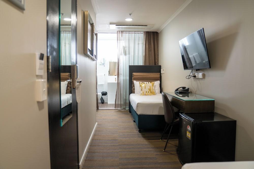 57 Hotel Room Type - Twin Shoebox