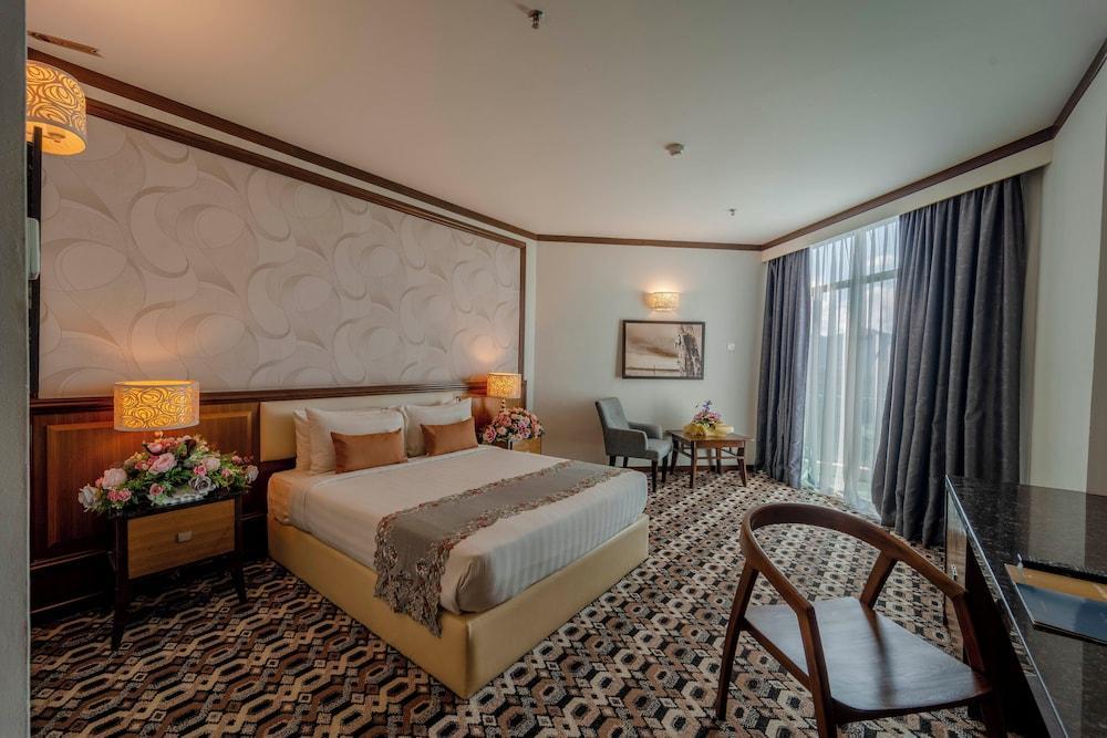 Adya Hotel Kuah Langkawi Room Type - Deluxe Queen Town View