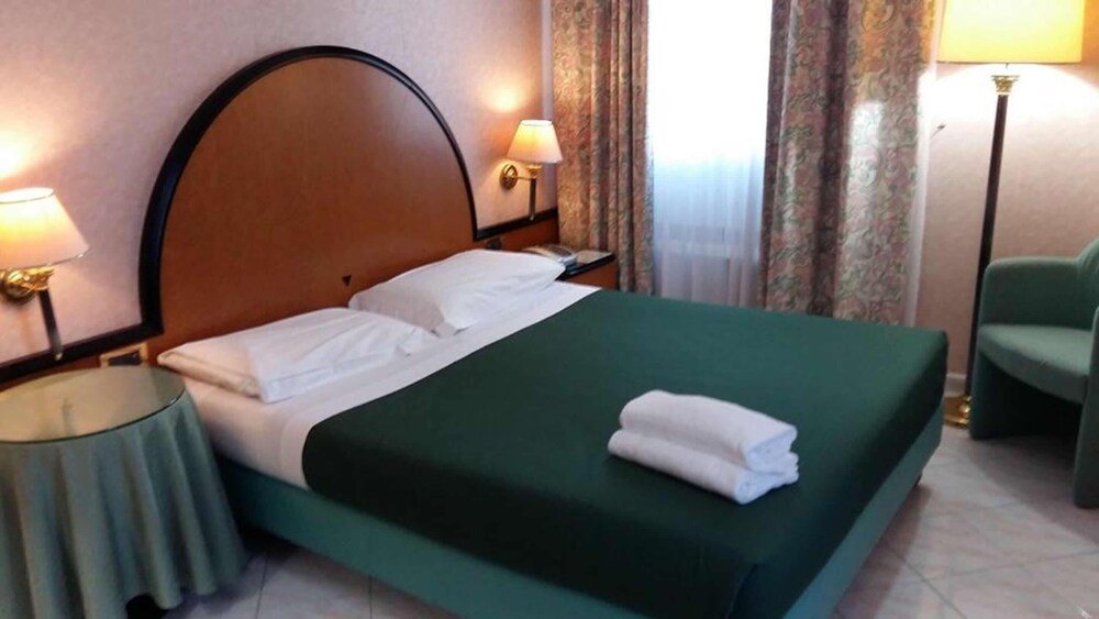 Hotel Principe - Tap to explore photos