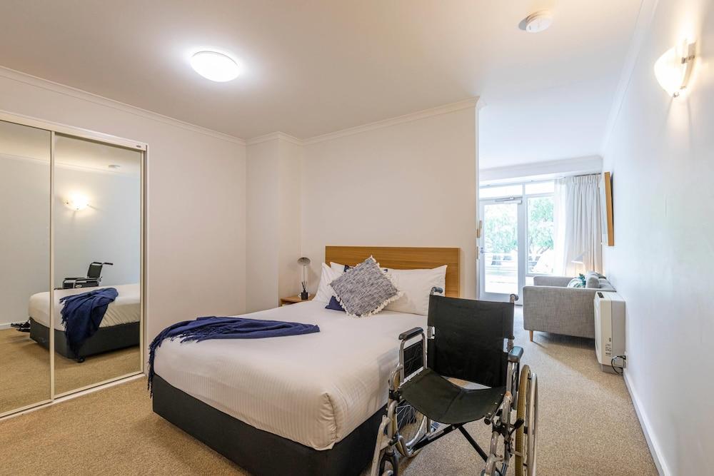MainStay Suites Williamstown Room Type - Studio Accessible, 1 Queen Bed, Non Smoking