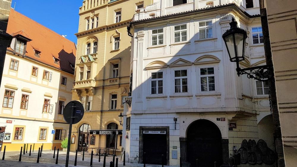 Apartments Tynska 7