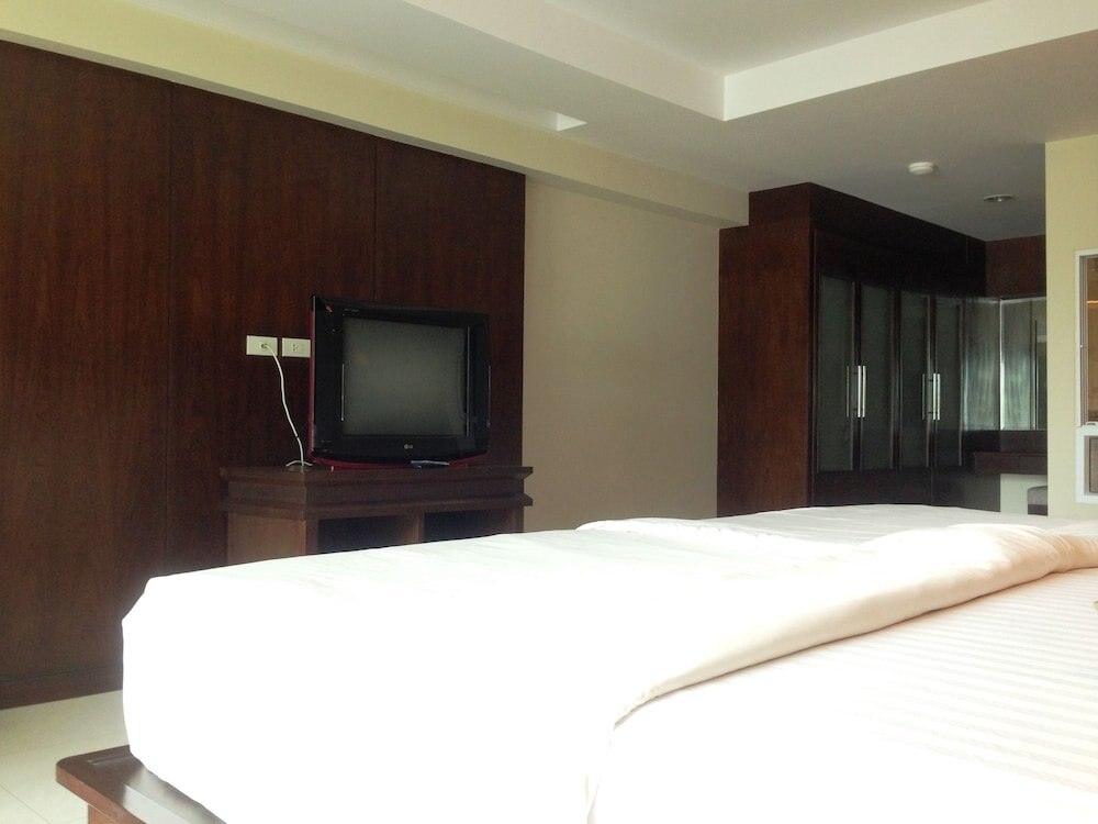 August Suites Room Type - Executive Double Room