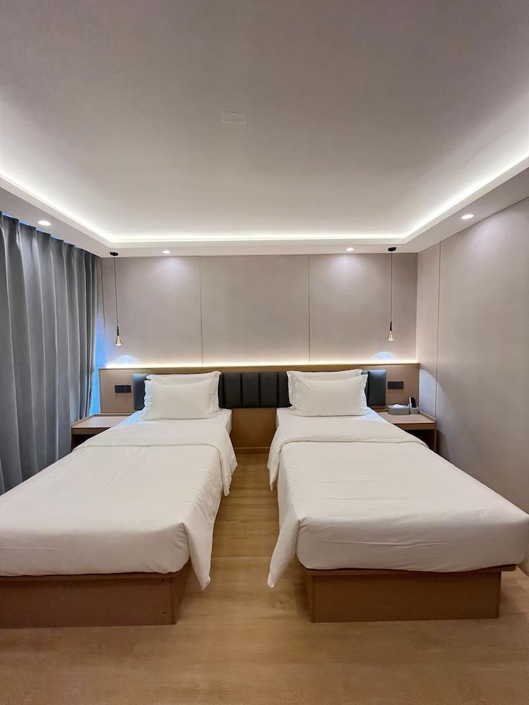 All Together Suite Room Type - Deluxe Twin Room