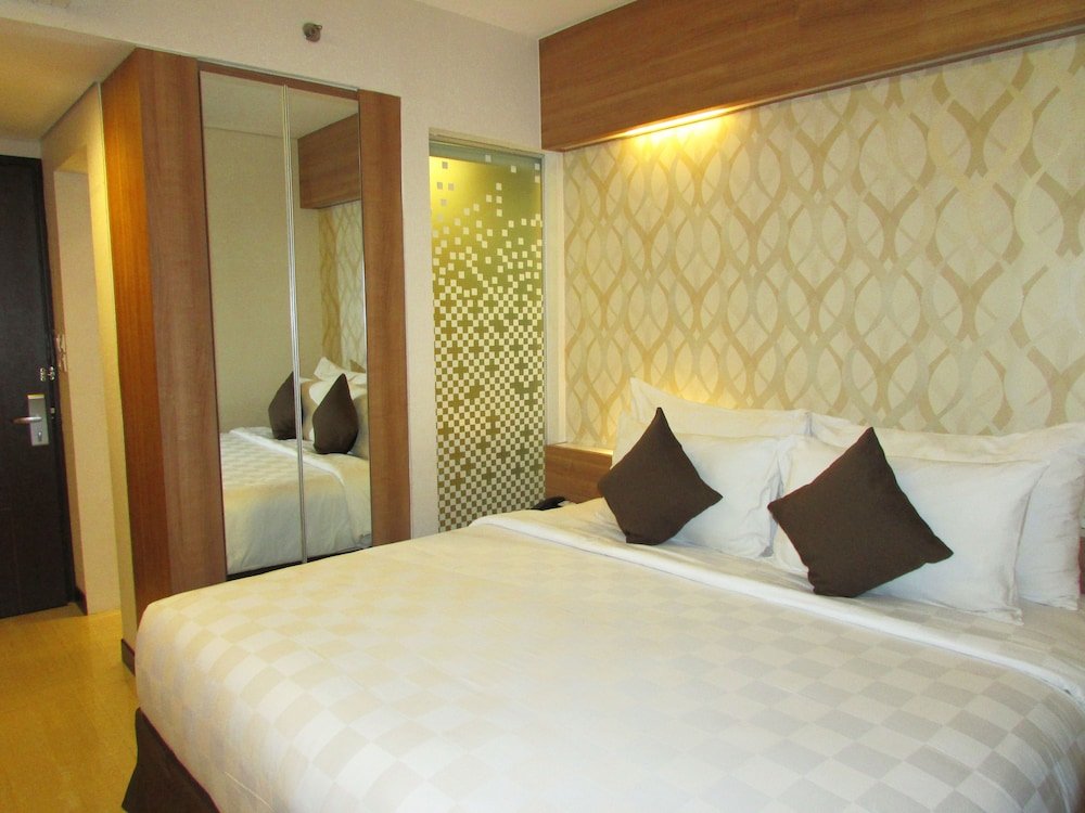 d'primahotel Mega Kuningan - Tap to explore photos