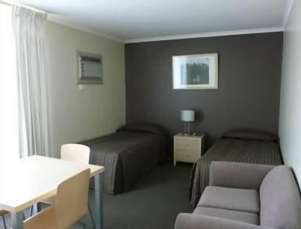 Keilor Motor Inn Room Type - Deluxe Twin Room