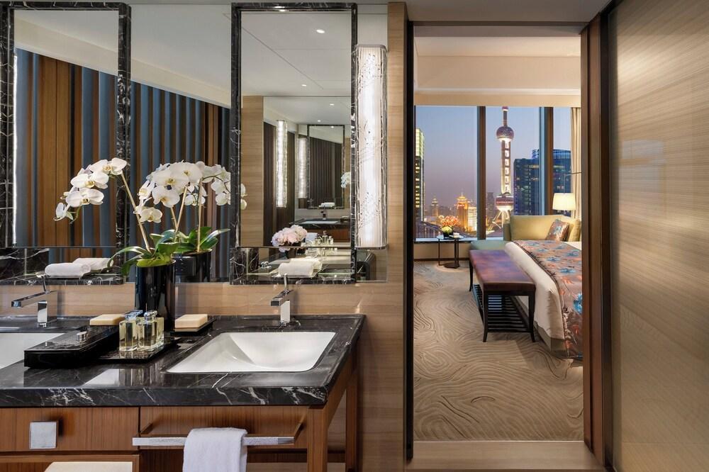 Mandarin Oriental Pudong, Shanghai Room Type - Suite, Tower (Pearl)