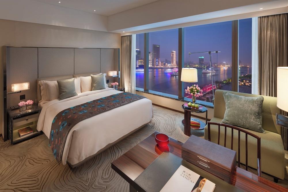 Mandarin Oriental Pudong, Shanghai Room Type - Club Room, 1 King Bed, River View Mandarin Oriental Pudong, Shanghai Room Type - Club Room, 1 King Bed, River View