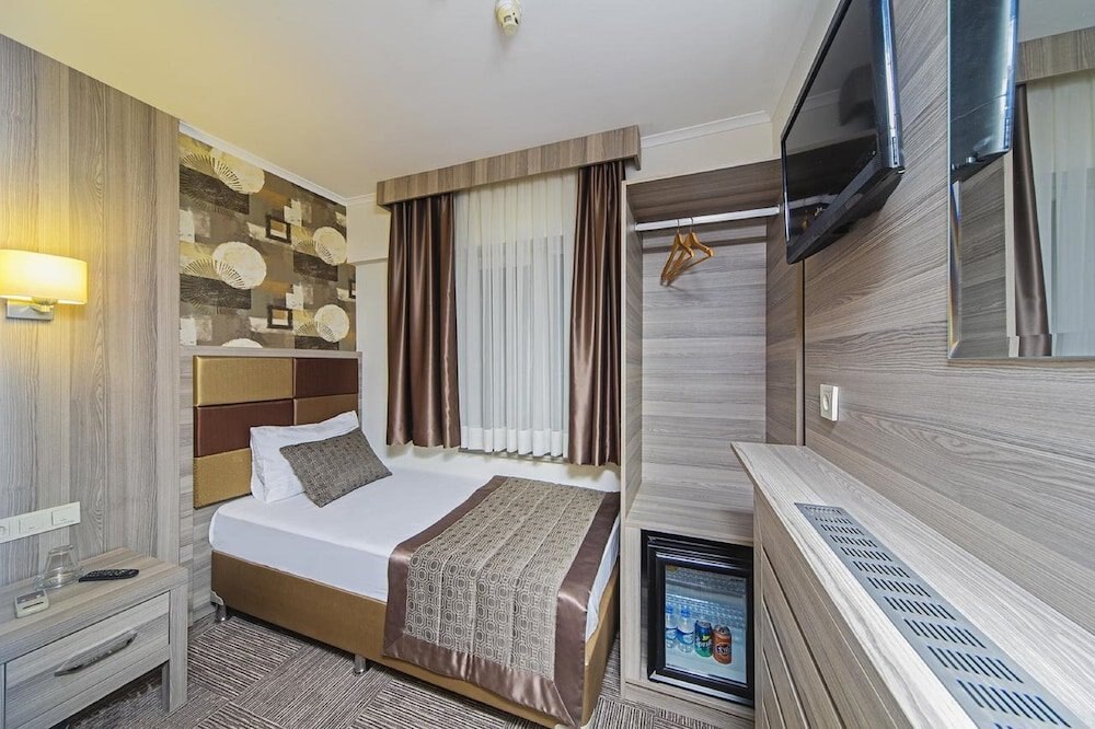 Pera Arya Hotel - Tap to explore photos