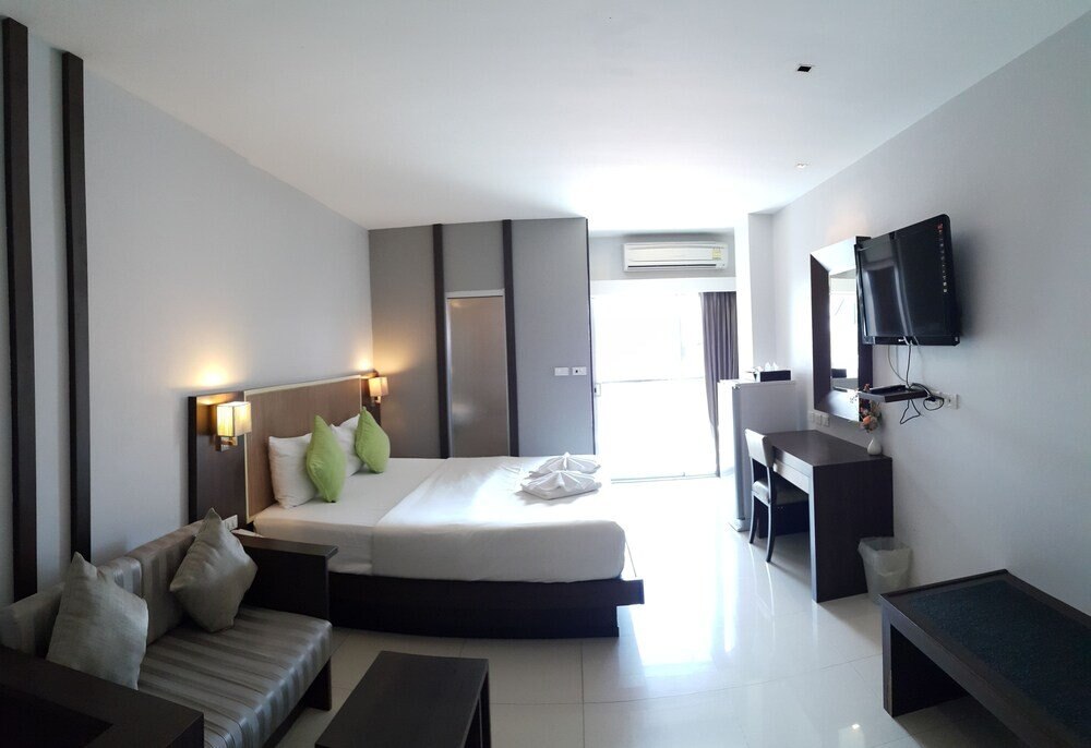 April Suites Room Type - Deluxe Double Room