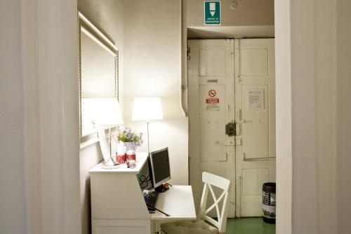 Happy Stay Guesthouse - Tap to explore photos