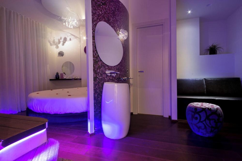 SUITE SISTINA FOR BRAVE LOVERS Room Type - Executive Triple Room