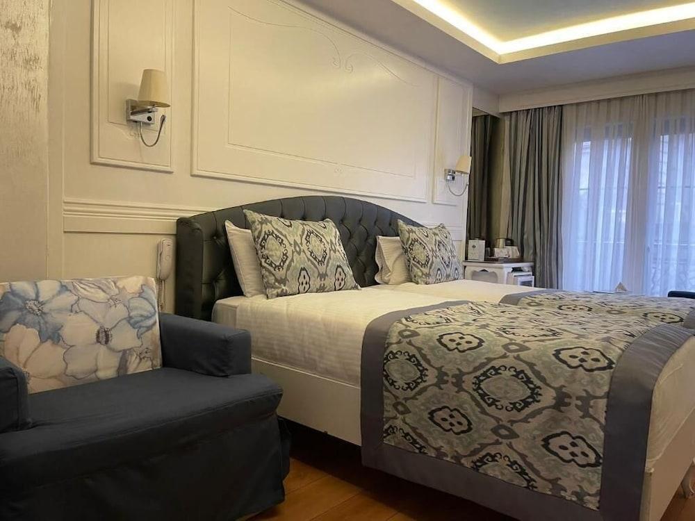 Antusa Palace Hotel & Spa Room Type - TRIPLE ROOM WITH SOFA BED Antusa Palace Hotel & Spa Room Type - TRIPLE ROOM WITH SOFA BED
