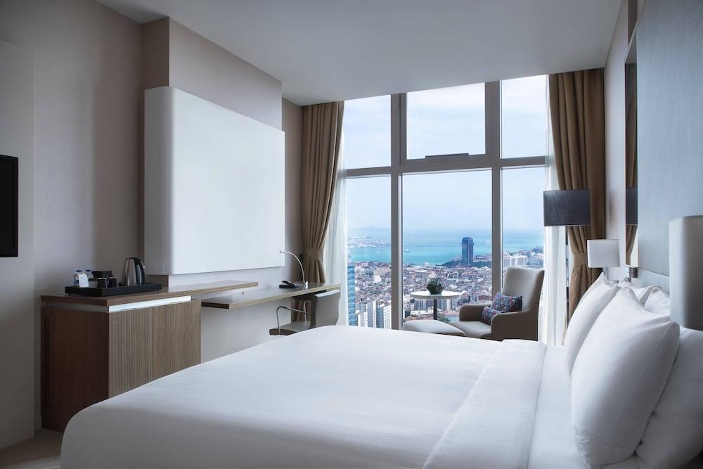 Istanbul Marriott Hotel Sisli Room Type - Deluxe Room, 1 King Bed, Sea View