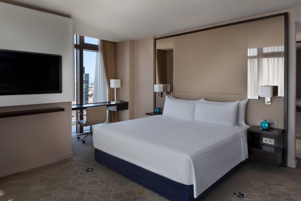 Istanbul Marriott Hotel Sisli Room Type - Deluxe Room, 1 King Bed, City View