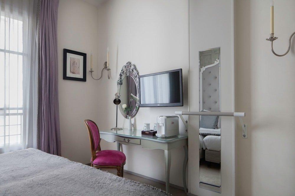 Hôtel Le 123 Sébastopol - Astotel Room Type - Superior Twin Room - Complimentary soft minibar, Chromecast - Snacks, Digital Press, Fitness Hôtel Le 123 Sébastopol - Astotel Room Type - Superior Twin Room - Complimentary soft minibar, Chromecast - Snacks, Digital Press, Fitness