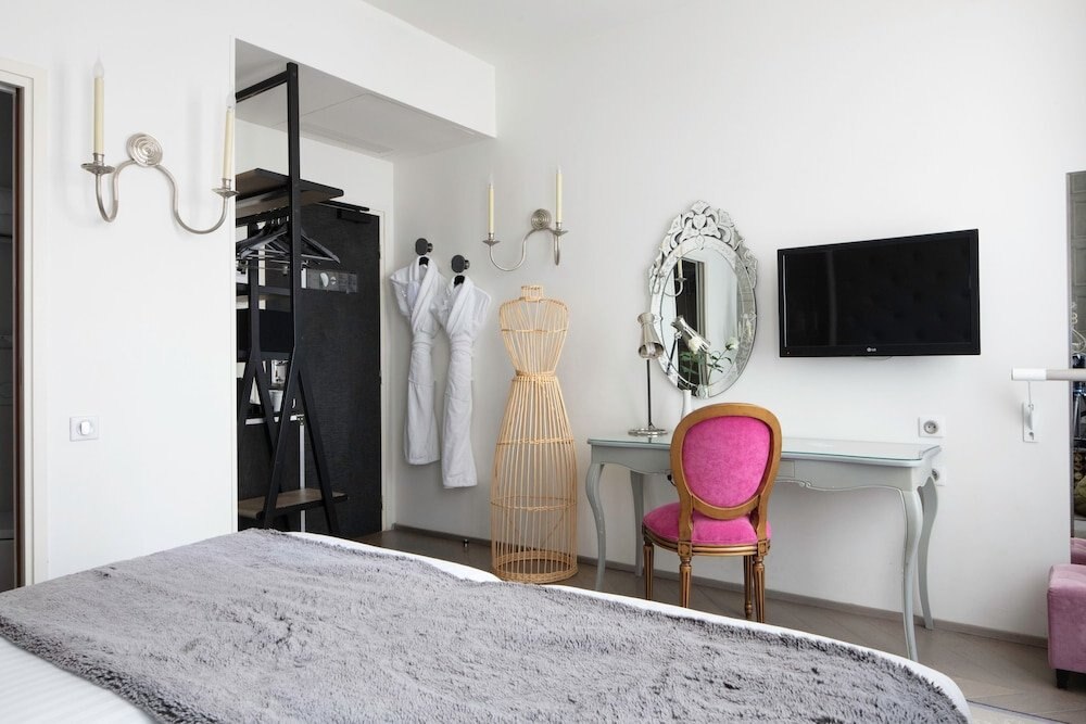 Hôtel Le 123 Sébastopol - Astotel Room Type - Twin Room - Complimentary Soft Minibar, Courtesy Tray, Chromecast and Digital Press, Fitness
