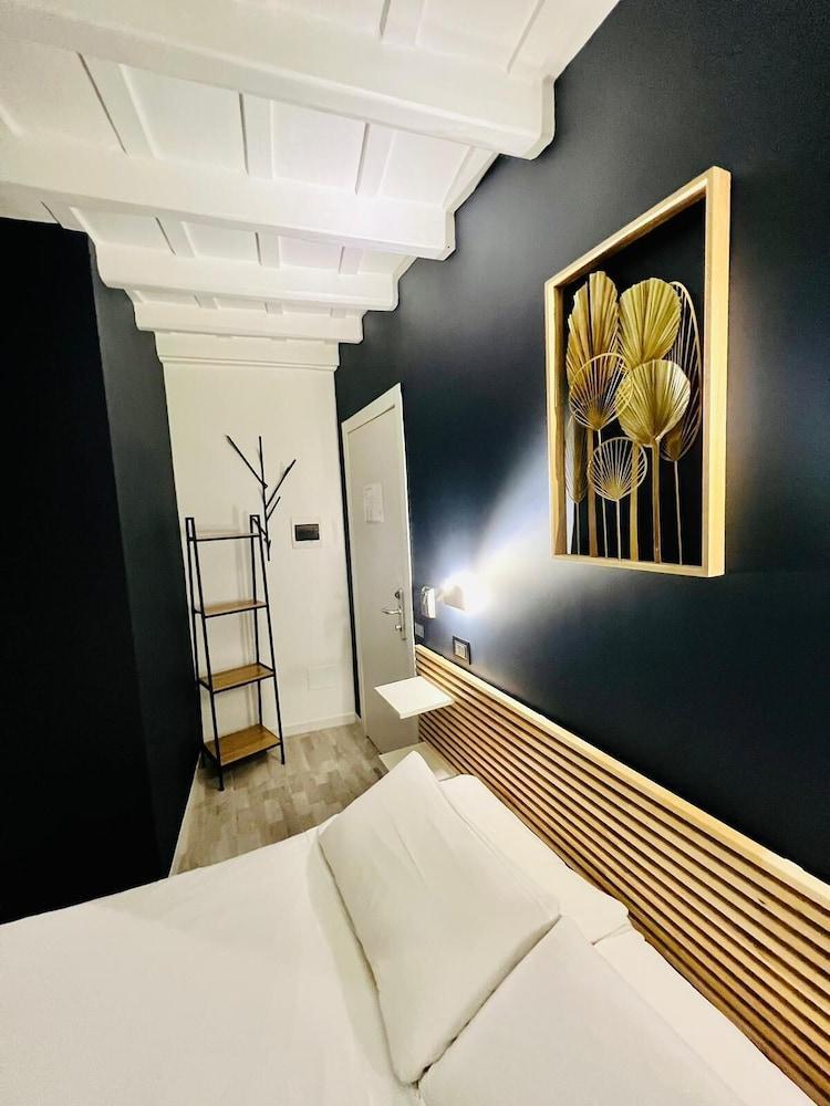 iRooms Rome Spanish Steps Room Type - Standard Double Room (iMove)