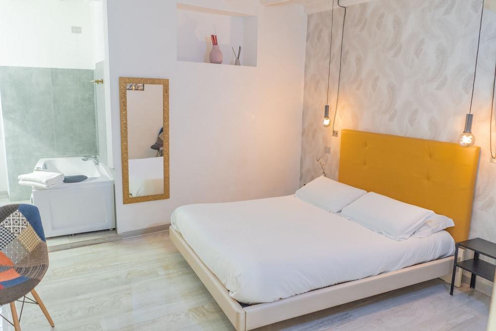 iRooms Rome Spanish Steps Room Type - Deluxe Double Room, Non Smoking, Hot Tub (iRoom)