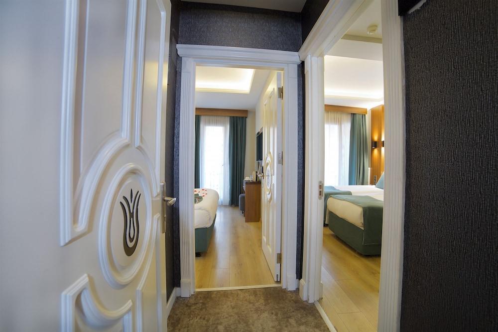 Hotel Black Tulip Room Type - Family Connecting Room With Balcony Hotel Black Tulip Room Type - Family Connecting Room With Balcony