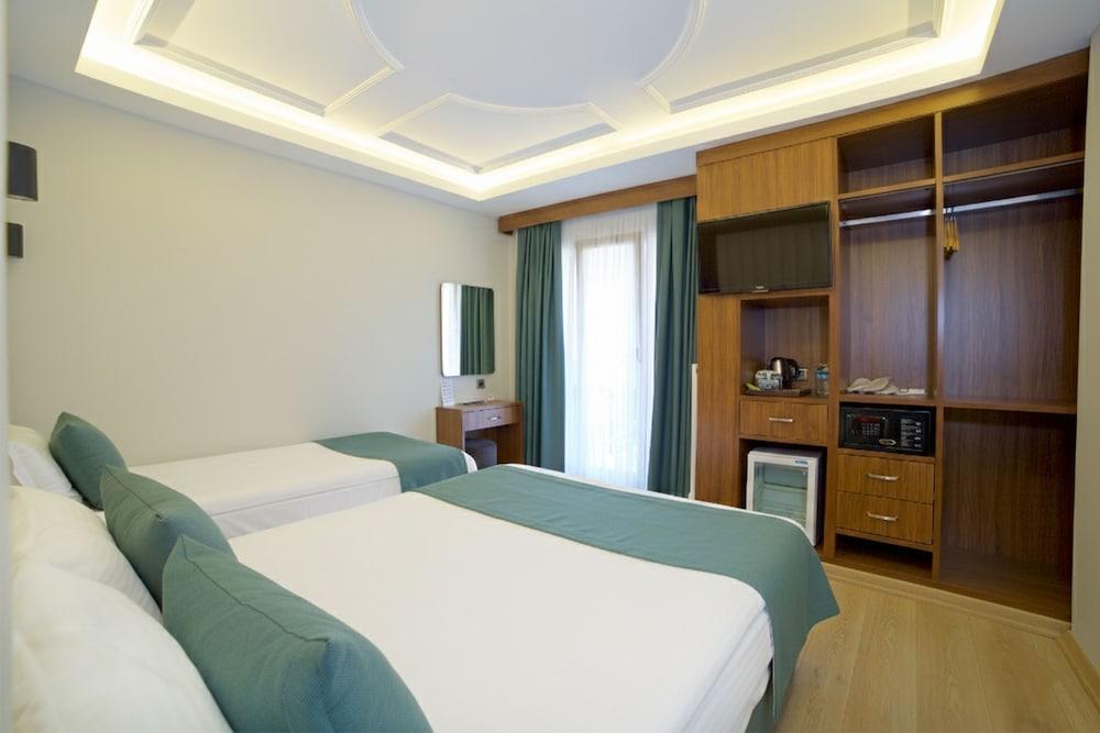 Hotel Black Tulip Room Type - Standard Triple Room