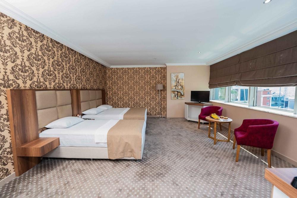 Boris Hotel Room Type - Deluxe Room