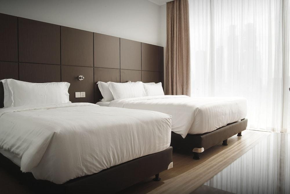 DREAMTEL Jakarta Room Type - Executive Triple Room DREAMTEL Jakarta Room Type - Executive Triple Room