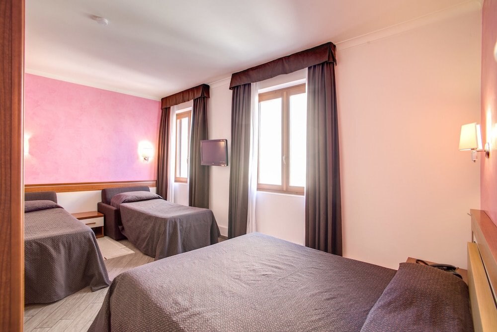 Hotel Roma Tiburtina Room Type - Triple Room Hotel Roma Tiburtina Room Type - Triple Room