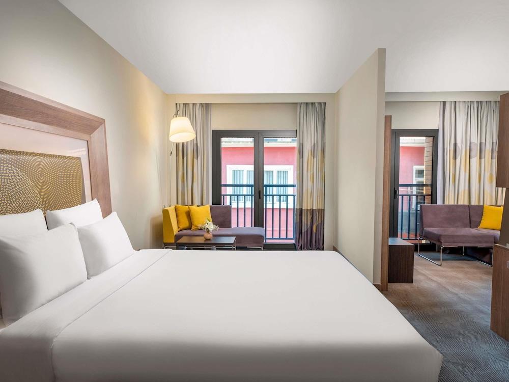 Novotel Istanbul Bosphorus Room Type - Junior Suite with 1 queen size bed and sofabed