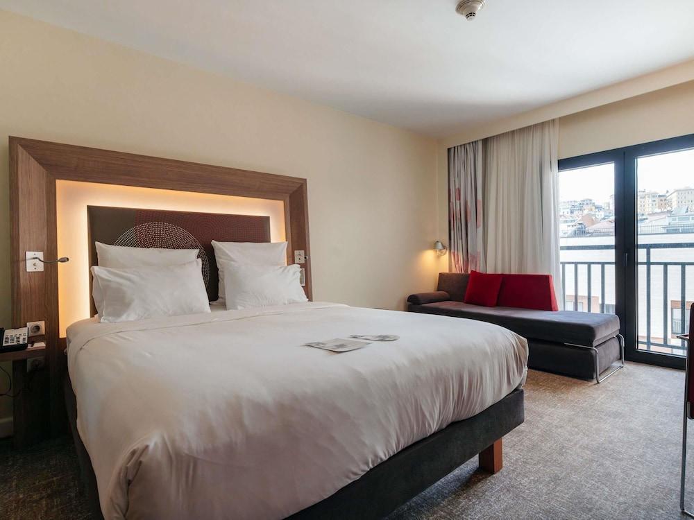 Novotel Istanbul Bosphorus Room Type - Executive Room with Queen Size Bed