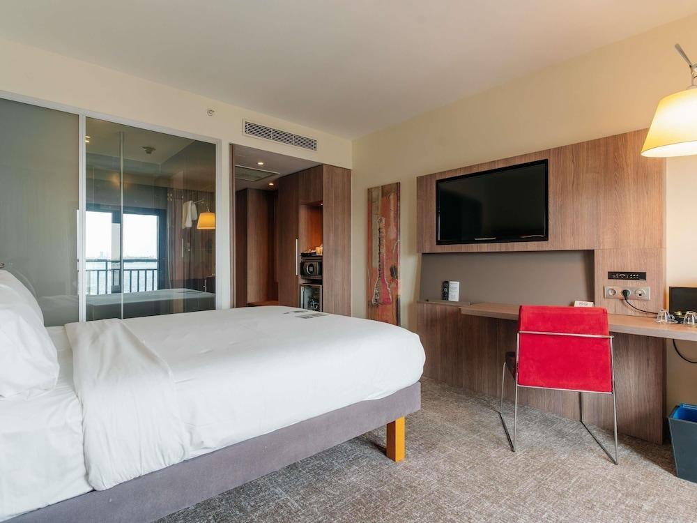 Novotel Istanbul Bosphorus - Tap to explore photos
